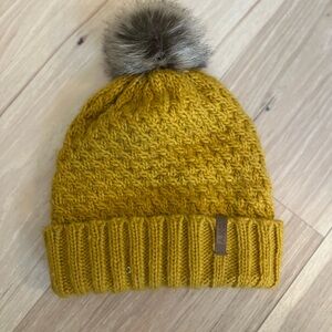 Roxy Knit Beanie with Gray Pom-Pom